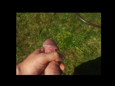 ❤️ Žhavá kočička si nechá ošukat růžovou kundičku a udělá se squirtem v letní zahradě. ☑ Porno video u porna cs.redporn-tv.ru ️❤